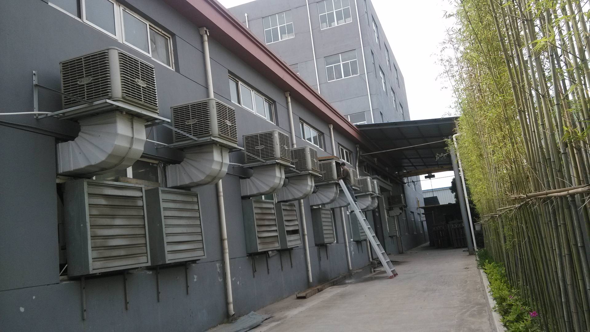 上海春旭集团滚塑车间 